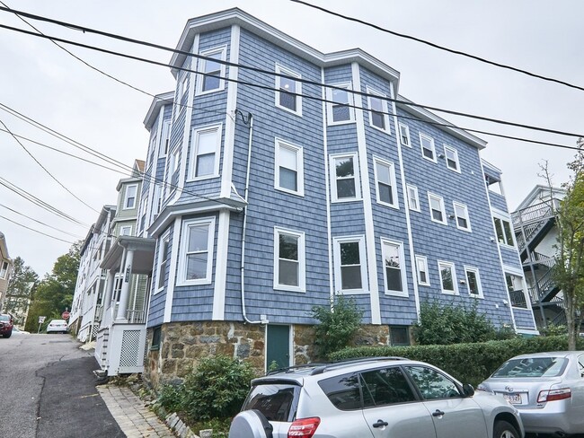 12 White Ave in Brookline, MA - Building Photo - Building Photo