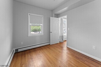 14 Brookwood Dr in Maplewood, NJ - Building Photo - Building Photo
