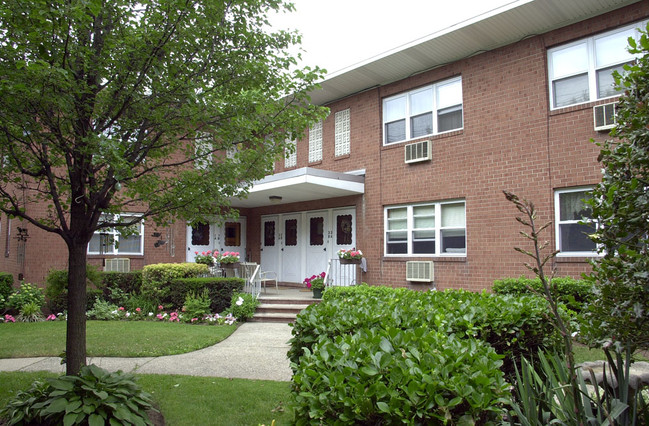 Jefferson Gardens in Wallington, NJ - Building Photo - Building Photo