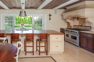 18 Club Dr in Southampton, NY - Building Photo - Building Photo