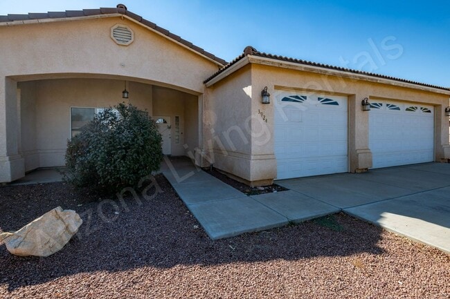 3924 E Snavely Plaza in Kingman, AZ - Building Photo - Building Photo