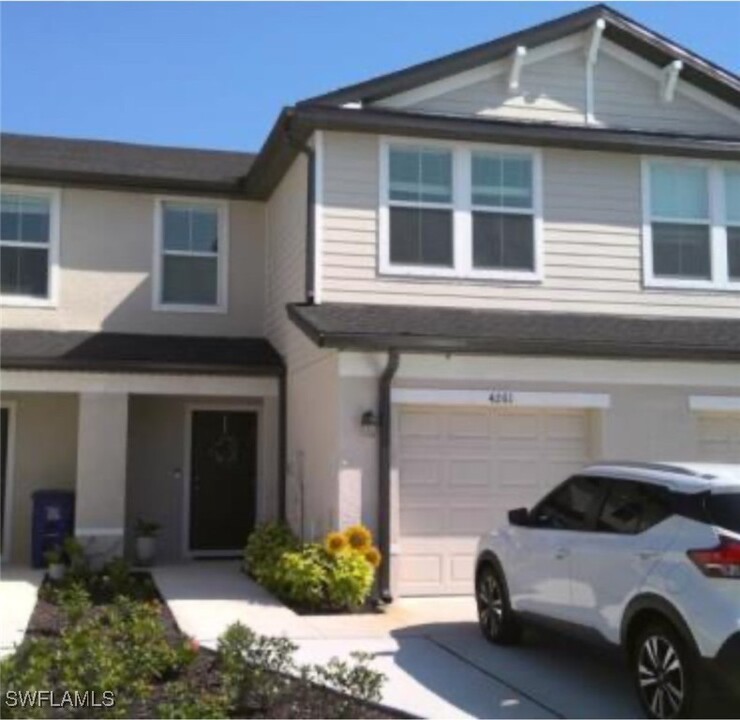 4261 Canova Ct in North Fort Myers, FL - Building Photo