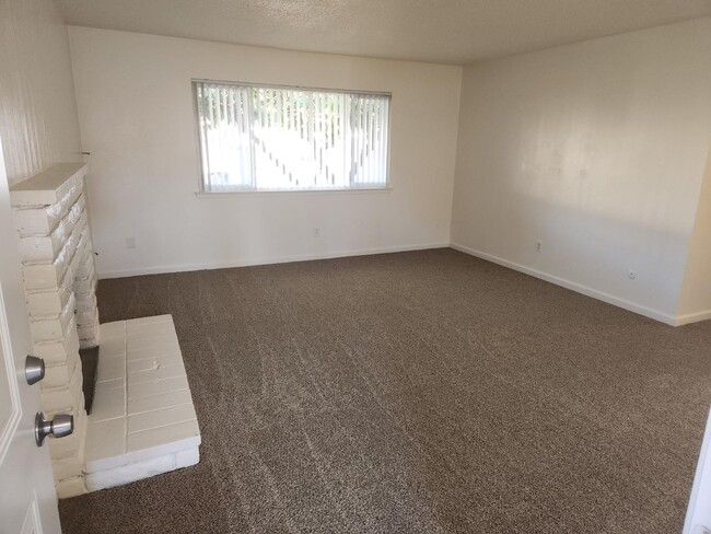 5293 N 4th St in Fresno, CA - Building Photo - Building Photo