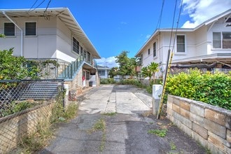 909 Lukepane Ave in Honolulu, HI - Building Photo - Building Photo