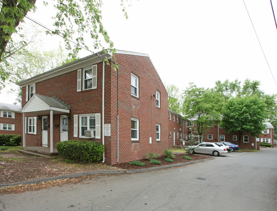 Prospect Garden Apartments in East Hartford, CT - Building Photo