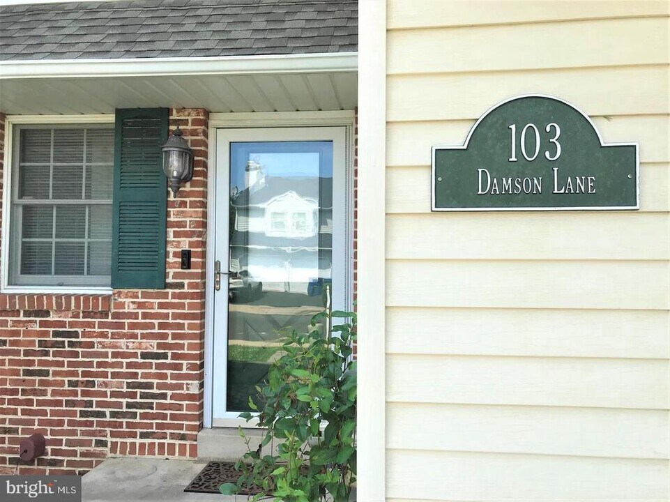 103 Damson Ln in North Wales, PA - Building Photo