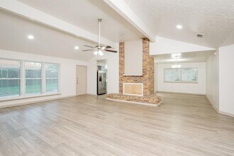 13430 Piney Oaks Dr in Houston, TX - Building Photo - Building Photo