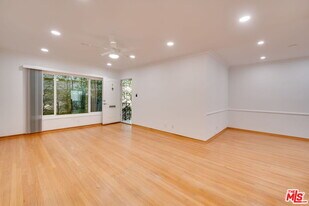 927 6th St in Santa Monica, CA - Building Photo