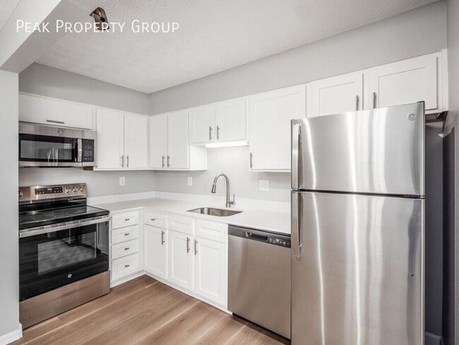 7950 Harmill Dr in Dublin, OH - Foto de edificio - Building Photo