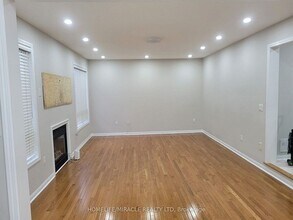 20 Bowsfield Dr in Brampton, ON - Building Photo - Building Photo