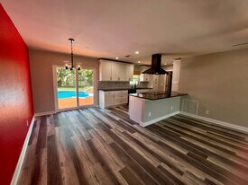 316 NW Avens St in Port St. Lucie, FL - Building Photo