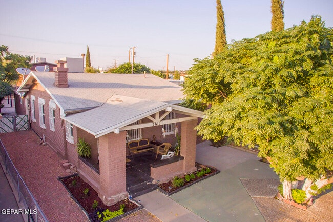 property at 3611 Yandell Dr
