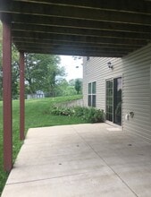 100 Twin Lakes Dr in Vine Grove, KY - Building Photo - Building Photo