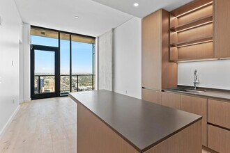 610 Davis St, Unit 5206 in Austin, TX - Foto de edificio - Building Photo