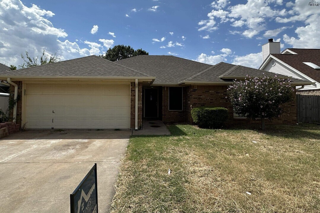 15 Bazely Cir in Wichita Falls, TX - Building Photo