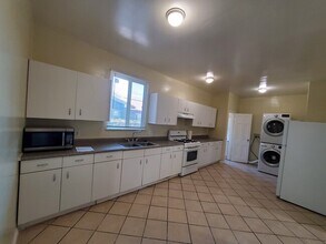2442 W 18th St in Los Angeles, CA - Building Photo - Building Photo