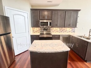 200 S Kirkwood Rd in Kirkwood, MO - Building Photo - Building Photo