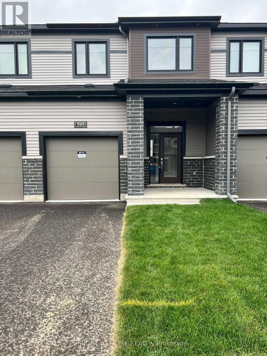 595 Lilith St in Ottawa, ON - Building Photo