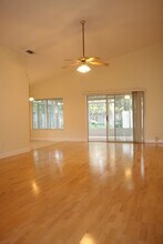 10317 Walnut Creek Ct in Bakersfield, CA - Building Photo - Building Photo