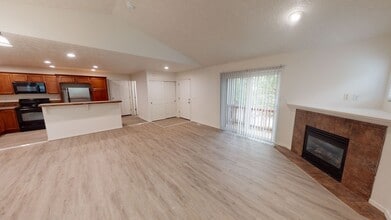 38796 Cascadia Village Dr in Sandy, OR - Building Photo - Building Photo