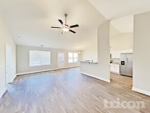 296 Fieldstone Ln in Springfield, TN - Foto de edificio - Building Photo