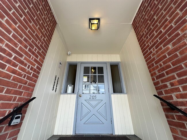 205 Elm St in West Haven, CT - Building Photo - Building Photo