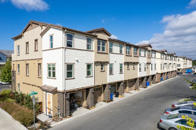 Enclave at Mission Falls in Fremont, CA - Foto de edificio - Building Photo