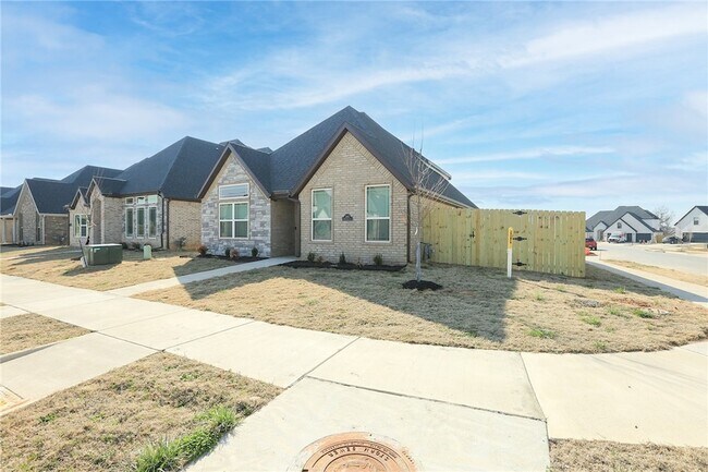 3213 SW Lovely Ln in Bentonville, AR - Building Photo - Building Photo