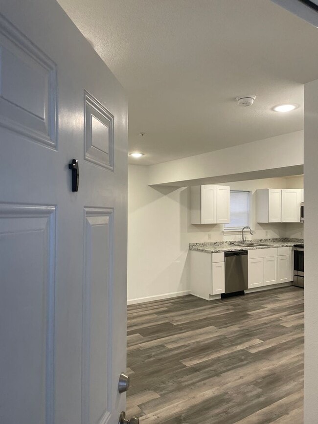 property at 405 E Doxey St