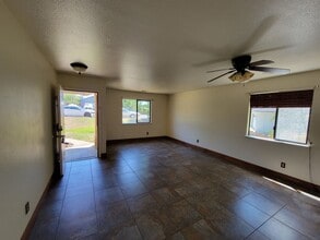2148 Hartly Cir in Redding, CA - Foto de edificio - Building Photo