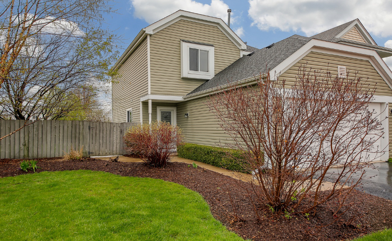 23 Weston Ct in South Elgin, IL - Foto de edificio