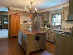 4 Chestnut St in Hopkinton, MA - Building Photo - Building Photo