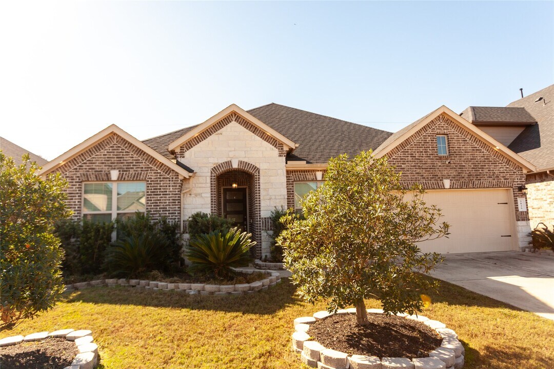 5826 Euclid Loop in Rosenberg, TX - Building Photo