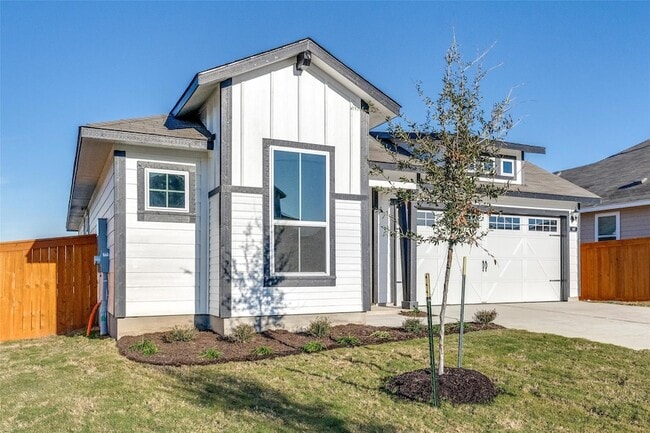 147 Shugart St in San Marcos, TX - Foto de edificio - Building Photo