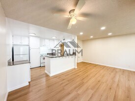 5252 Hermitage Ave in Los Angeles, CA - Building Photo