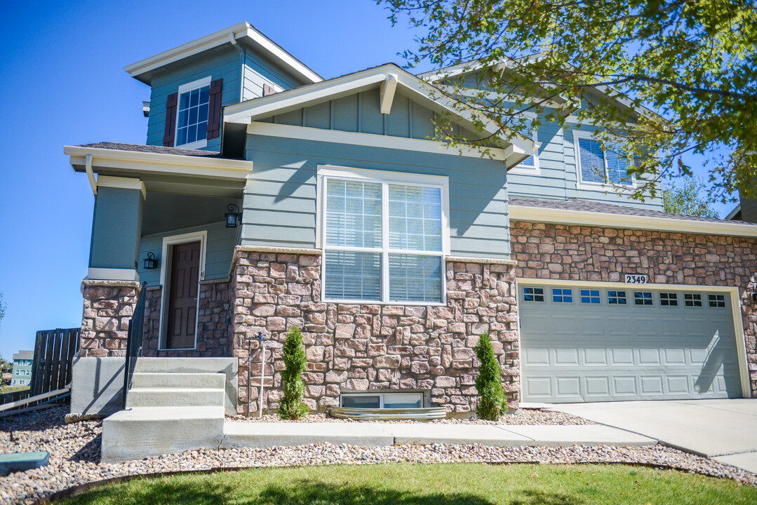 2349 Dogwood Cir in Erie, CO - Foto de edificio