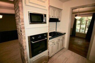 304 Forrest St in Baytown, TX - Building Photo - Building Photo
