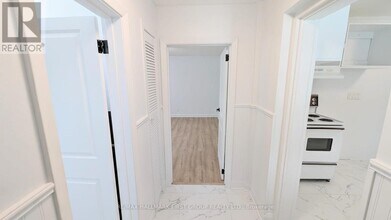 330 Adelaide Ave E in Oshawa, ON - Building Photo - Building Photo