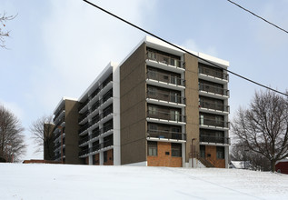 Wadsworth Tower in Wadsworth, OH - Building Photo - Building Photo