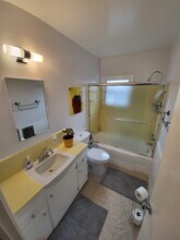 219 Esperanza Ave, Unit 7 in Long Beach, CA - Foto de edificio - Building Photo