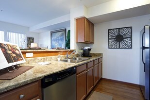 Viewpoint in Seatac, WA - Building Photo