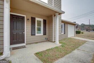 6960 Brown Dr S in Fairburn, GA - Building Photo - Building Photo