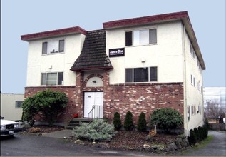 James Bon Apartments in Seattle, WA - Building Photo - Building Photo