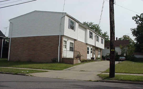 110 Bittman St in Akron, OH - Foto de edificio