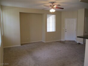 10220 Penrith Ave in Las Vegas, NV - Building Photo - Building Photo