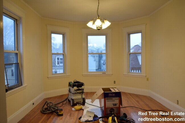 property at 39 Montfern Ave