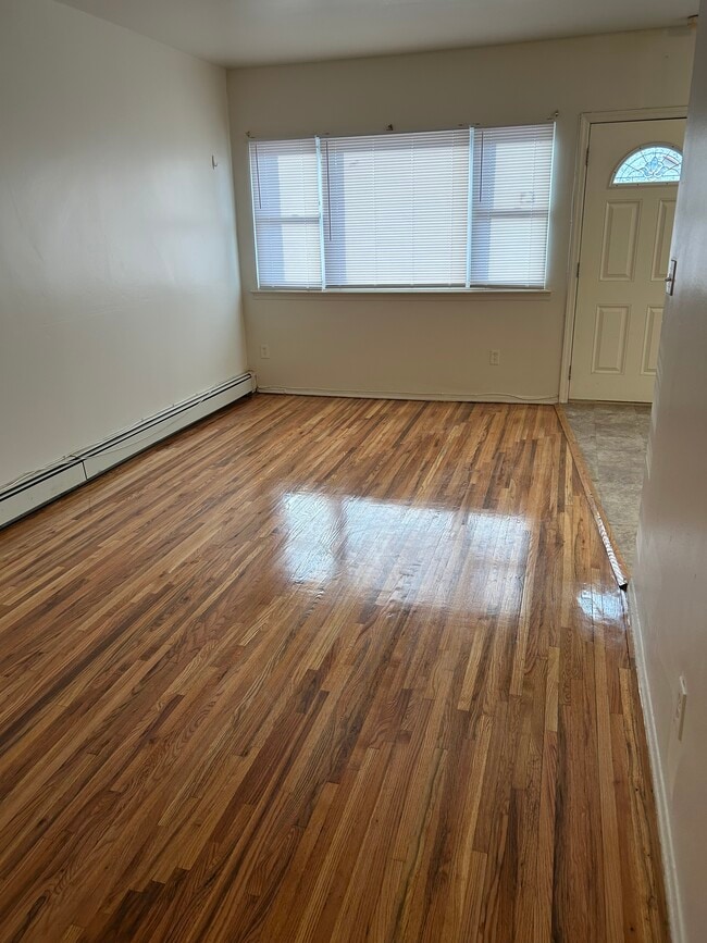 450 Beach 63rd St, Unit Apt #2 in Arverne, NY - Building Photo - Building Photo