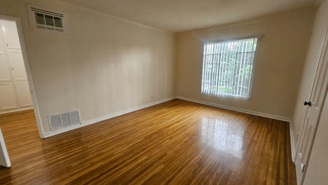 4221 Los Feliz Blvd