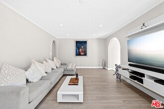 15042 Valleyheart Dr in Los Angeles, CA - Building Photo - Building Photo