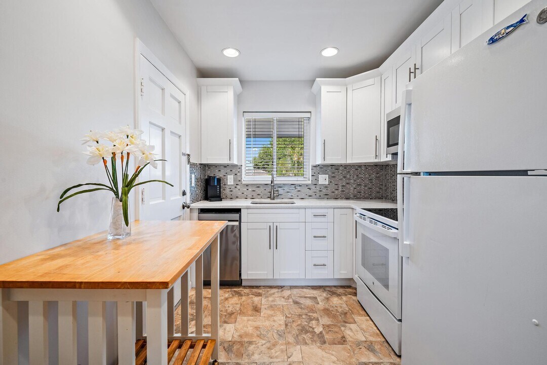 6 Garden St in Jupiter, FL - Building Photo